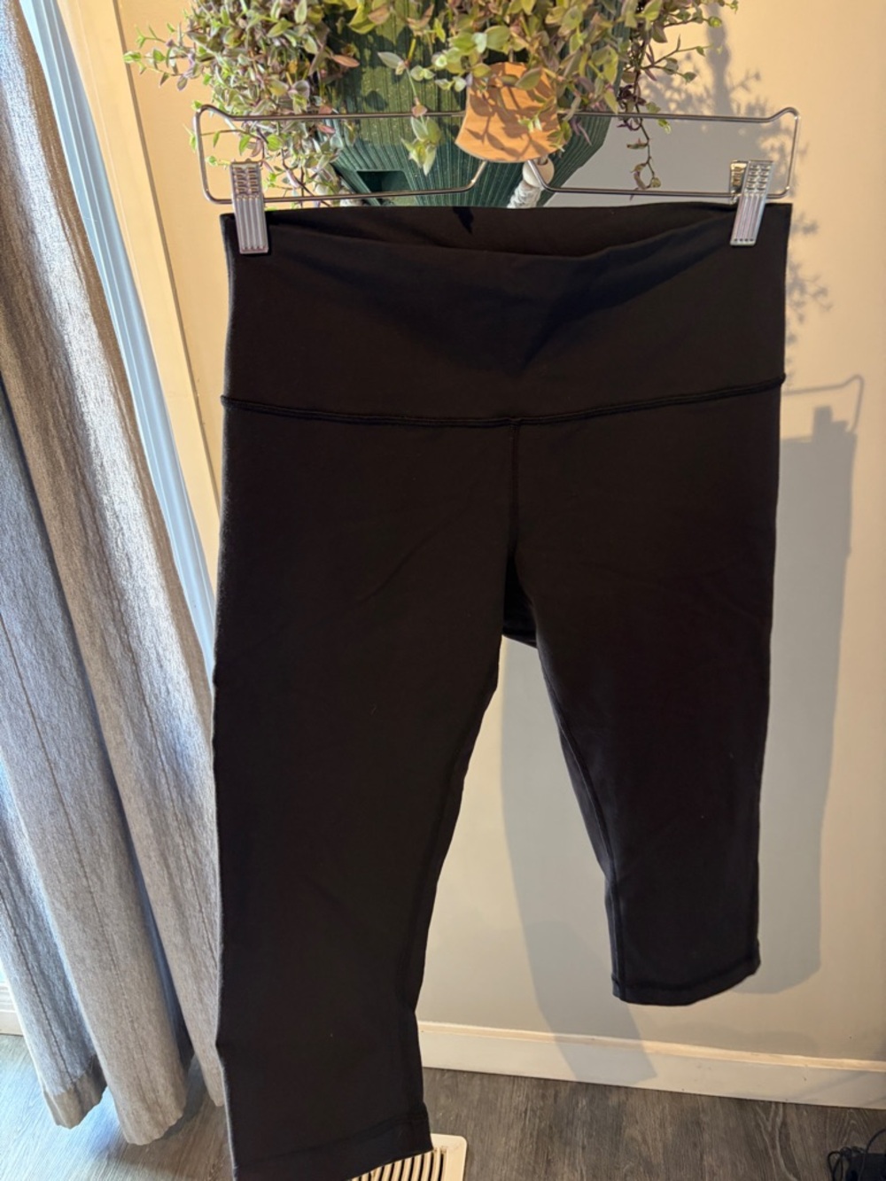 Lululemon Cropped Legging Shorts Size 8